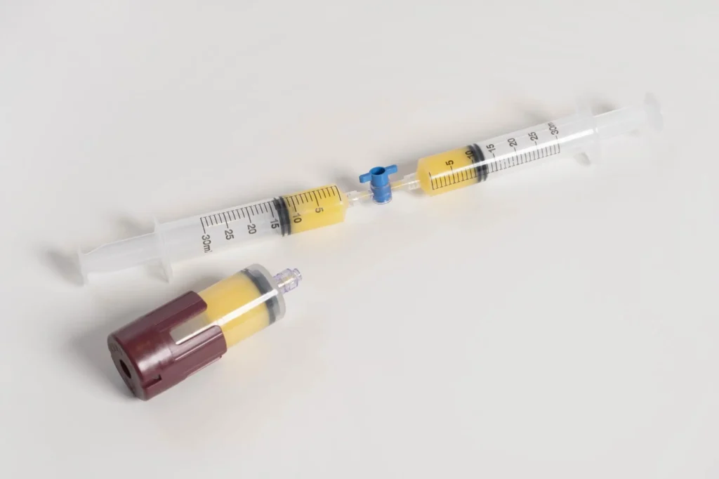 Lipo-Pro device kit — dual syringes with stopcock and maroon cannula holder